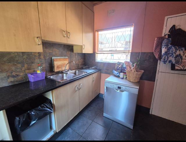 4 BEDROOM HOUSE FOR SALE IN VANDERBIJLPARK SE 2